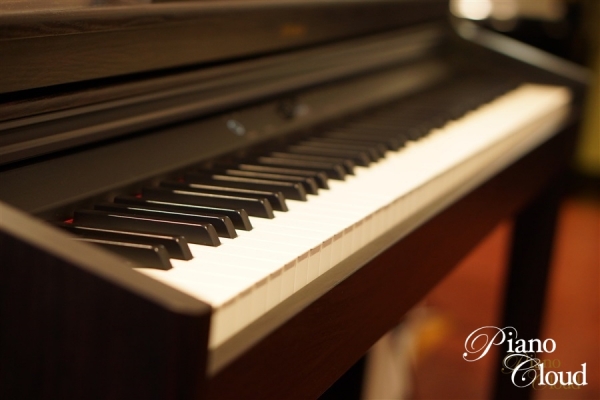 電子ピアノ RP701