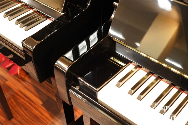 中古アップライトピアノ UX-1（消音機能付き）