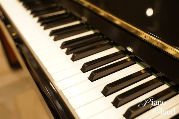 中古アップライトピアノ　UX