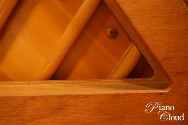 中古アップライトピアノ　UX