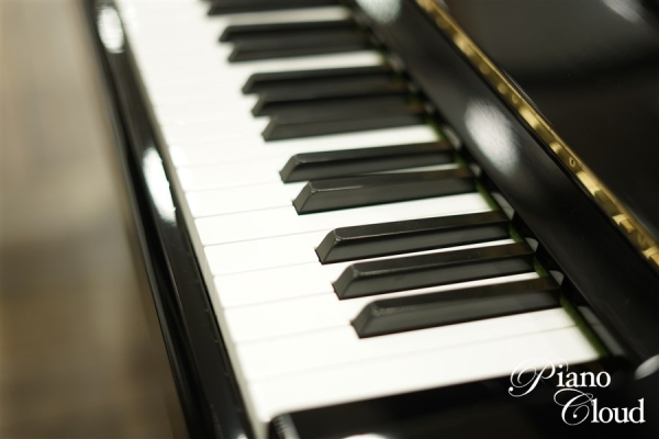 中古アップライトピアノ　UX