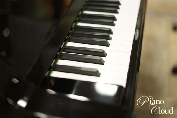 中古アップライトピアノ　UX