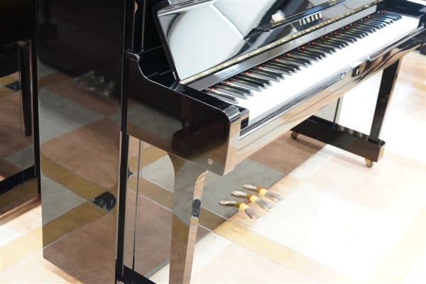 中古アップライトピアノ UX-1