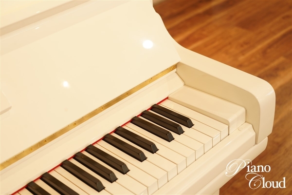 中古アップライトピアノ U3H　ホワイト