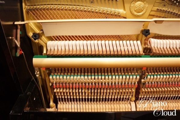 中古アップライトピアノUX300