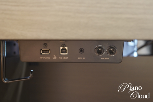 中古電子ピアノ CLP-745DW