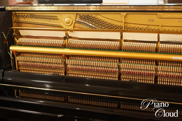 中古アップライトピアノ YUX