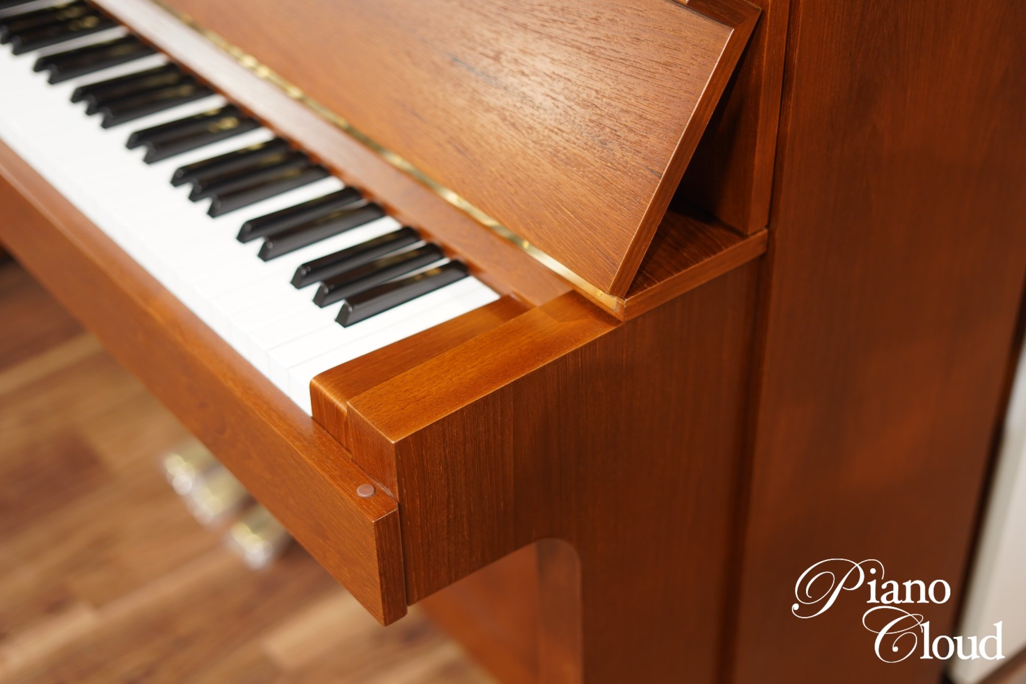 中古アップライトピアノ W103