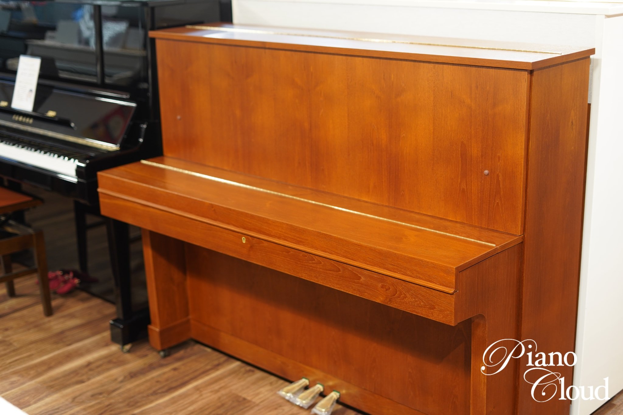 中古アップライトピアノ W103