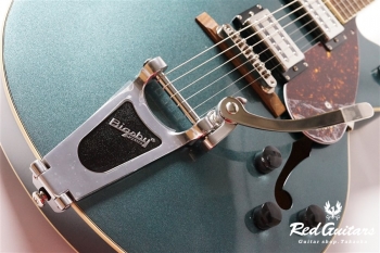G2420T Streamliner Hollow Body with Bigsby - Gunmetal