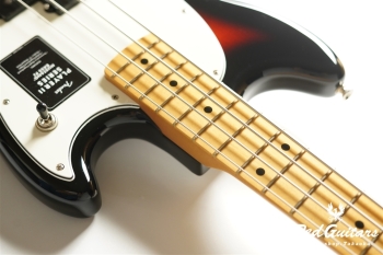 Player II Mustang Bass PJ - 3-Color Sunburst