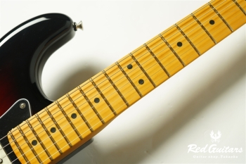 American Professional Classic Stratocaster HSS - 3 Color Sunburst