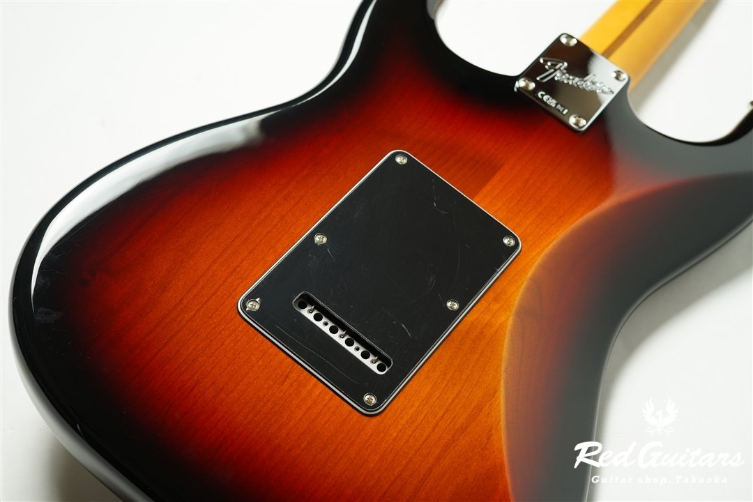 American Professional Classic Stratocaster HSS - 3 Color Sunburst