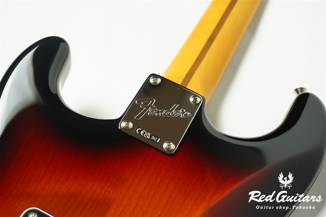 American Professional Classic Stratocaster HSS - 3 Color Sunburst