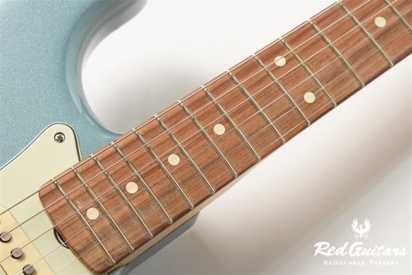 VINTERA ’60S STRATOCASTER - Ice Blue Metallic