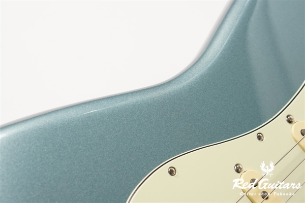 VINTERA ’60S STRATOCASTER - Ice Blue Metallic