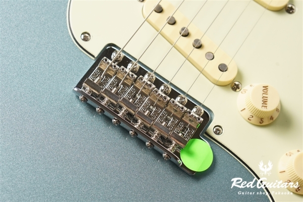 VINTERA ’60S STRATOCASTER - Ice Blue Metallic