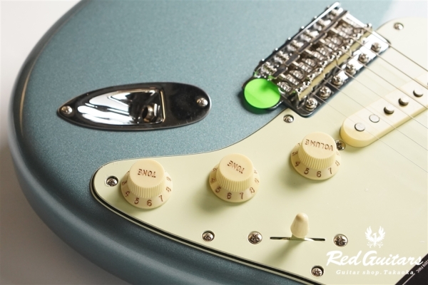 VINTERA ’60S STRATOCASTER - Ice Blue Metallic