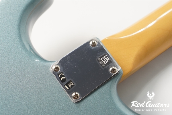 VINTERA ’60S STRATOCASTER - Ice Blue Metallic