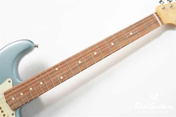VINTERA ’60S STRATOCASTER - Ice Blue Metallic