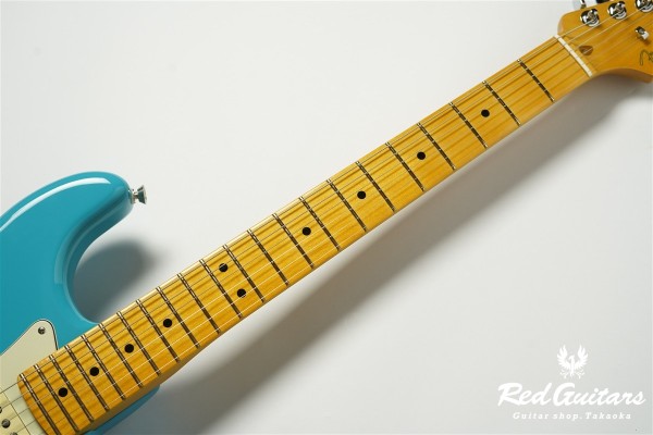 American Professional II Stratocaster - Miami Blue