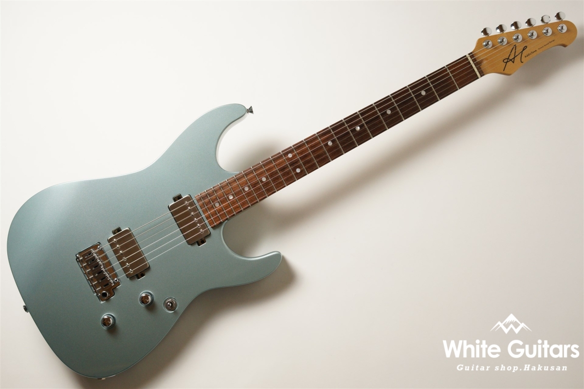 Addictone custom guitars ARENA - Ice Blue Metallic #365 | White 