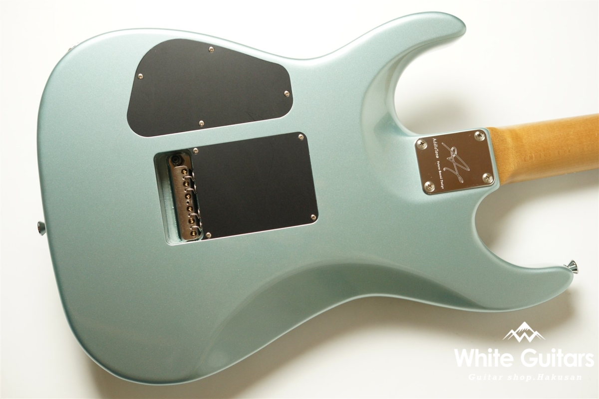 Addictone custom guitars ARENA - Ice Blue Metallic #365 | White