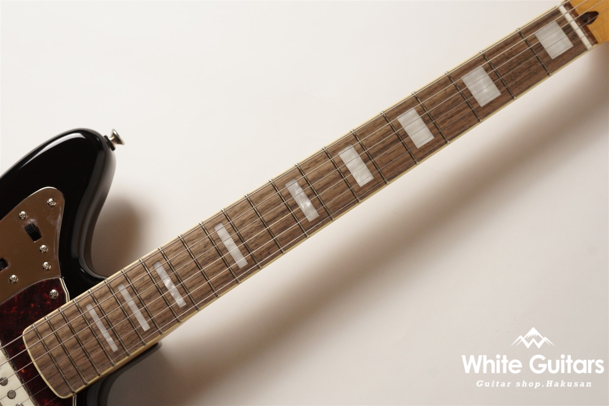 Squier by Fender Classic Vibe '70s Jaguar - Black | White Squier by Fender Classic Vibe '70s Jaguar - Black | White