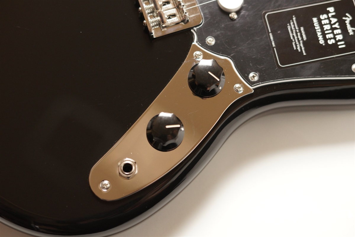 Fender Player Ⅱ Mustang 美品 71GoOAbftOL._AC_SY200_QL15_.jpg