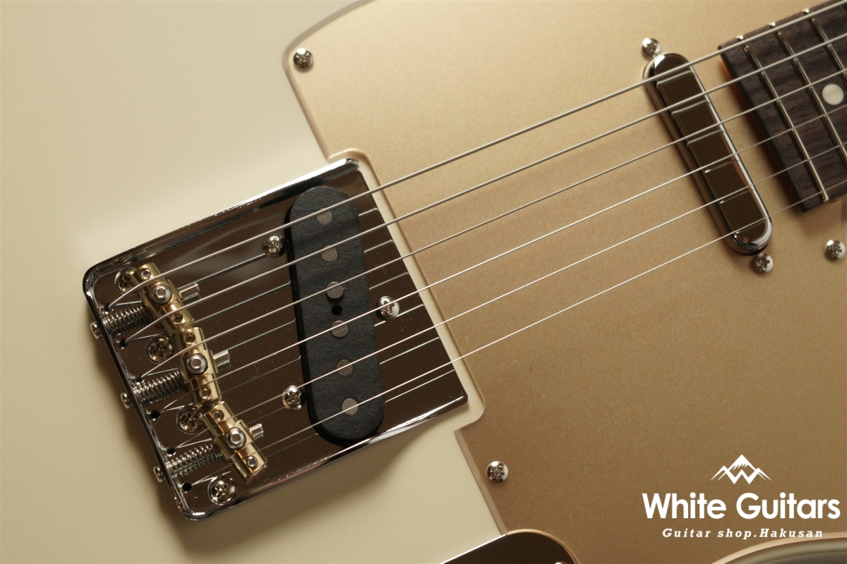 MT1-STD/R - Olympic White / Gold Acryl Pick Guard