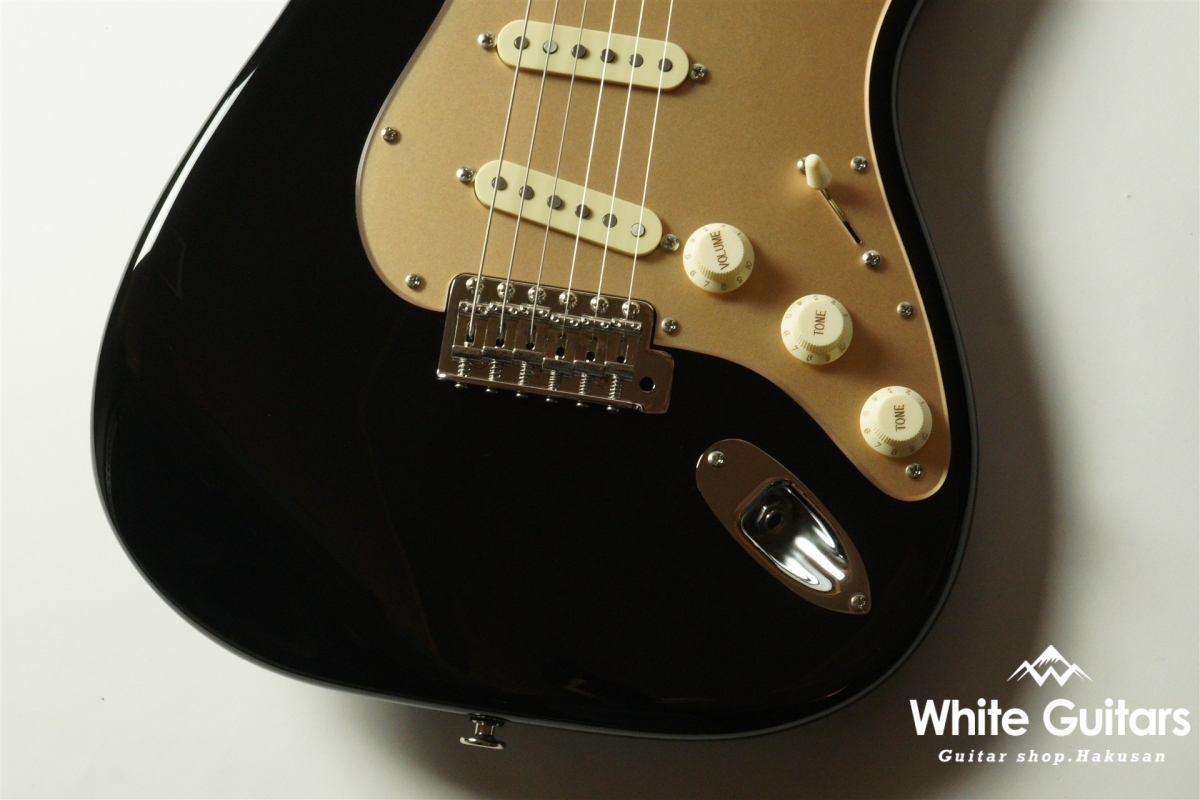 MOMOSE MC1-STD/R - Black / Gold Acryl Pick Guard | White Guitars