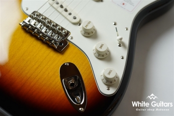 Made in Japan Traditional Late 60s Stratocaster - 3 Color Sunburst