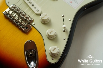 Made in Japan Traditional 60s Stratocaster - 3-Color Sunburst