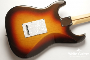 2021 Collection Made in Japan Hybrid II Stratocaster- Metallic 3-Color Sunburst