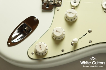 Made in Japan Traditional 60s Stratocaster - Olympic White