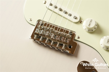 Made in Japan Hybrid II Stratocaster- US Blonde