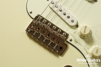 STV-R2 - Vintage White