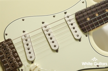 STV-R2 - Vintage White