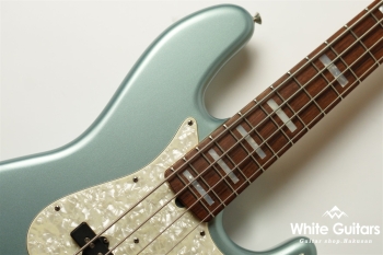 Custom Classic Jazz Bass - Ice Blue Metallic