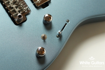 AZ2402 - Ice Blue Metallic