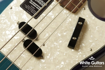 Vintera II 70s Mustang Bass - Competition Burgundy