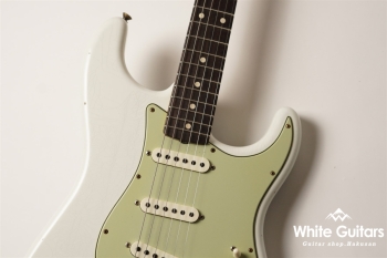 LTD ’62/’63 Stratocaster LTD ’62/’63 Stratocaster Journeyman Relic - Aged Olympic White