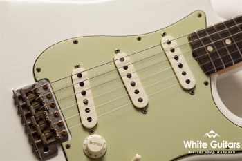 LTD ’62/’63 Stratocaster LTD ’62/’63 Stratocaster Journeyman Relic - Aged Olympic White