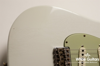 LTD ’62/’63 Stratocaster LTD ’62/’63 Stratocaster Journeyman Relic - Aged Olympic White