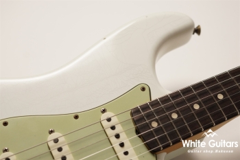 LTD ’62/’63 Stratocaster LTD ’62/’63 Stratocaster Journeyman Relic - Aged Olympic White