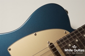 MT1-STD/R - Dark Lake Placid Blue / Gold Acryl Pick Guard