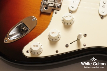 American Standard Stratocaster - 3-Color Sunburst