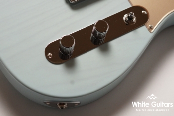 MT2-STD/R - Sonic Blue Blonde / Gold Acryl Pick Guard