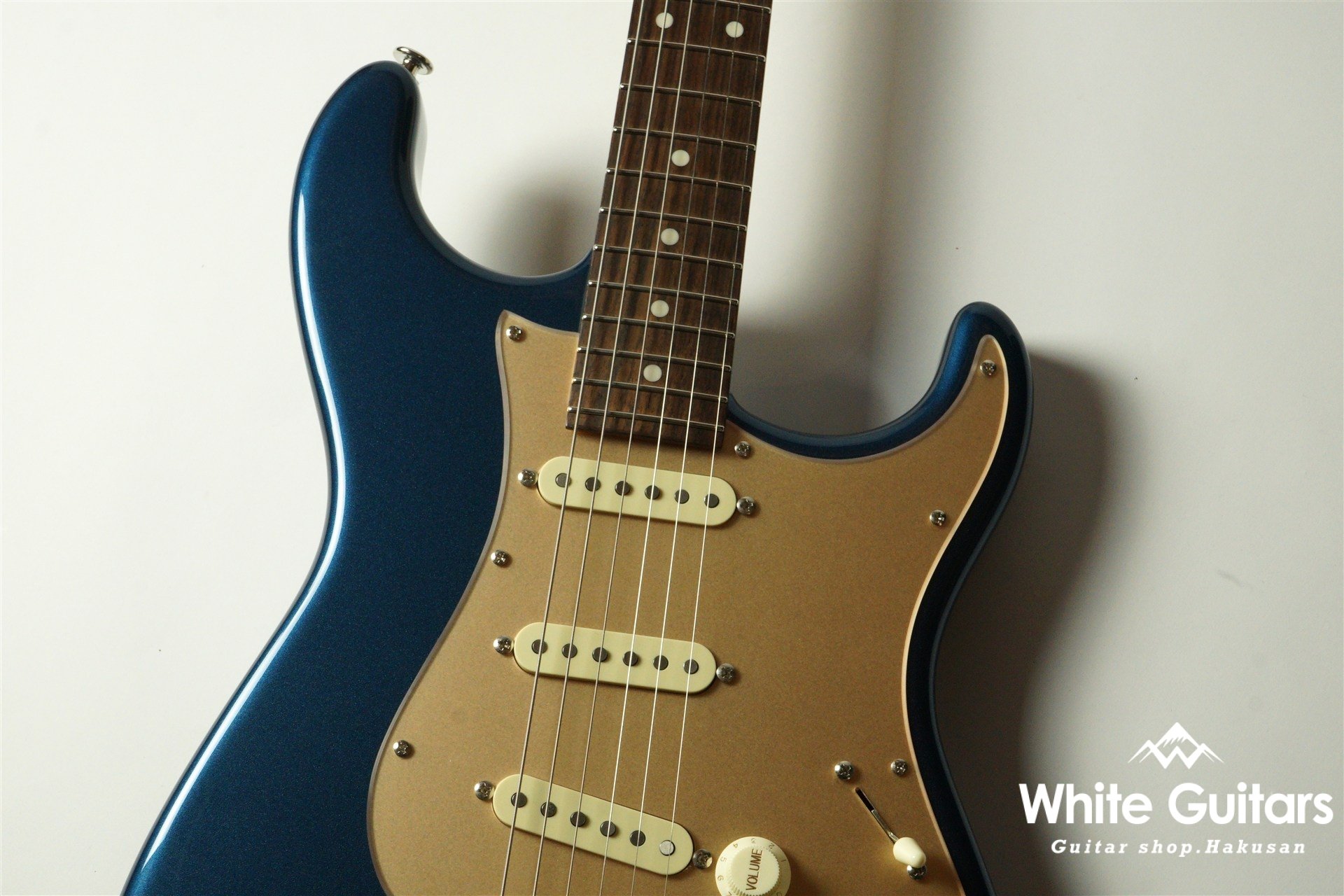 MC1-STD/R - Dark Lake Placid Blue / Gold Acryl Pick Guard