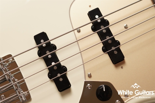 MJ1-STD/R - Olympic White / Gold Acryl Pick Guard